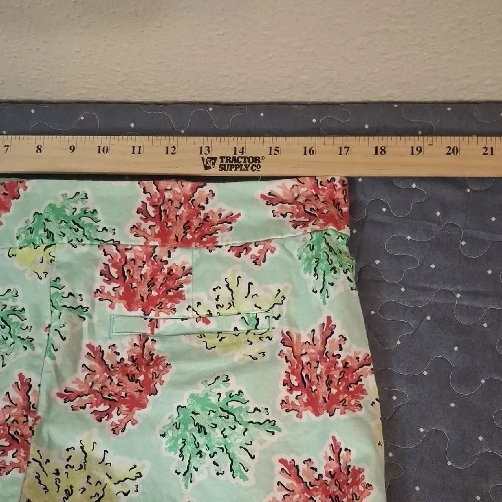 Crown & Ivy Coral Patterned Women's Shorts size 8